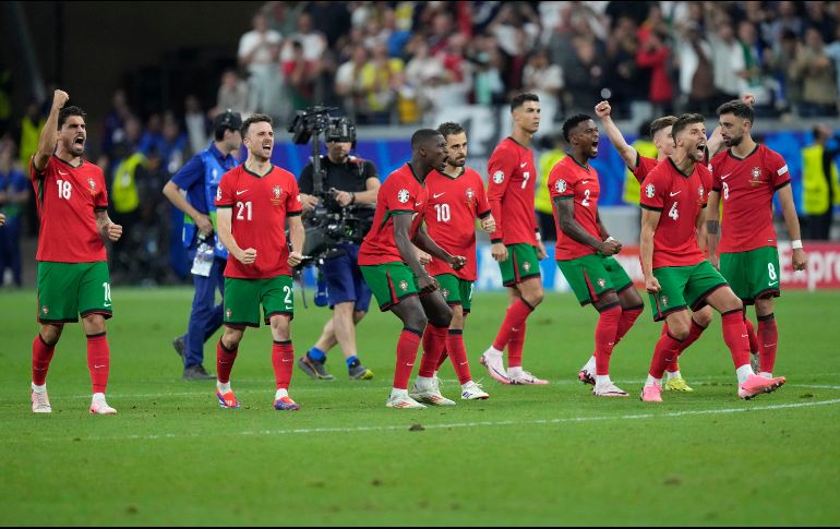 El conjunto lusitano mantuvo el dominio del encuentro y puso a prueba la defensa de Eslovenia que no dejaba espacio a las jugadas de Cristiano Ronaldo. AP/ A. Schalit.