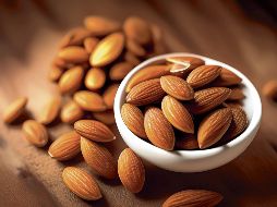 Las almendras son otro fruto seco que supera al huevo en contenido proteico, con 21.2 gramos de proteínas por cada 100 gramos. ESPECIAL