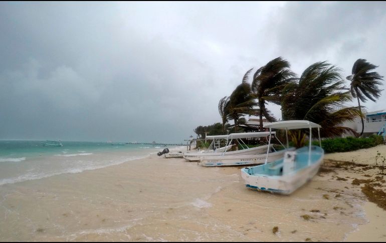 Debido al acercamiento del huracán 