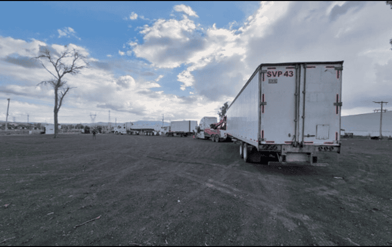 En el municipio de Tlajomulco de Zúñiga se encontraron dos tomas clandestinas con mangueras que conectaban a un inmueble, en total fueron asegurados 79 mil 270 litros de gasolina regular. ESPECIAL