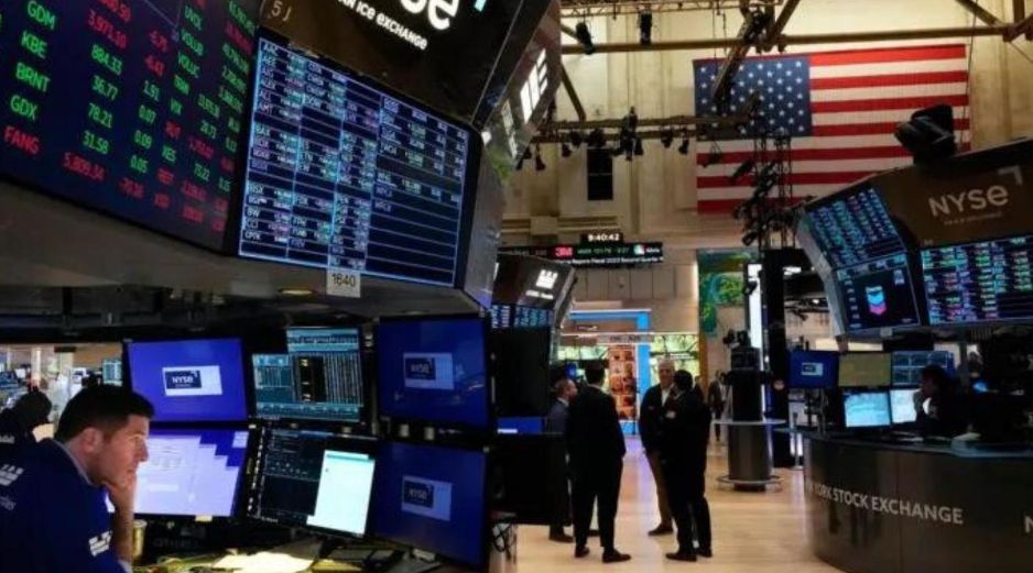 Wall Street cerró este jueves en terreno mixto y el Dow Jones de Industriales, su principal indicador, alcanzó un nuevo récord intradía, apoyado en parte por el recorte de tipos de la Reserva Federal estadounidense. AFP / ARCHIVO