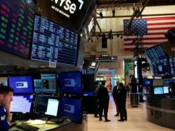 Wall Street terminó este viernes en verde el mes de noviembre, pese a que el índice tecnológico Nasdaq anotó pérdidas mensuales por el temor de los inversores a una burbuja de la Inteligencia Artificial (IA). AFP / ARCHIVO