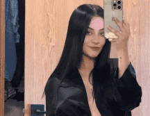 Paola se muestra en la sala de parto, conectada a oxígeno y con una gorra quirúrgica. INSTAGRAM/ paoladalay_2203