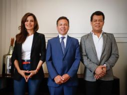 Verónica Delgadillo, Pablo Lemus y Francisco Ramírez se reunieron para continuar con los trabajos de entrega-recepción del ayuntamiento tapatío. ESPECIAL