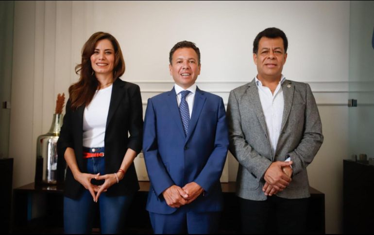 Verónica Delgadillo, Pablo Lemus y Francisco Ramírez se reunieron para continuar con los trabajos de entrega-recepción del ayuntamiento tapatío. ESPECIAL