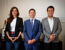 Verónica Delgadillo, Pablo Lemus y Francisco Ramírez se reunieron para continuar con los trabajos de entrega-recepción del ayuntamiento tapatío. ESPECIAL