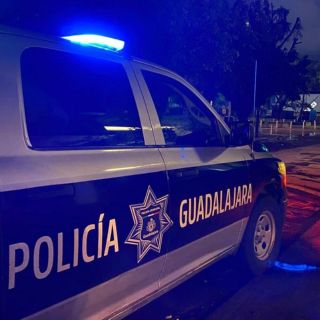 Detienen a hombre armado en bar