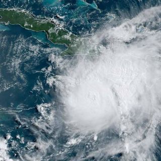 Huracán 'Beryl' llegará a la Península de Yucatán por el poniente