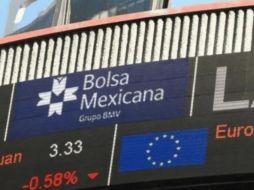 En la jornada, el peso se apreció un 0.5 % frente al dólar, al cotizar en 18.18 unidades por billete verde, tras valuarse en los 18.27 en la sesión previa, según datos del Banco de México. EFE / ARCHIVO