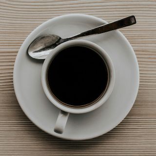 ¿Cuántas horas antes de dormir se recomienda tomar café?