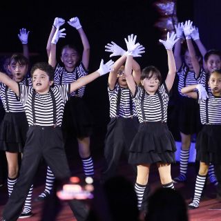 Oakland School finaliza su ciclo escolar con divertido festival circense