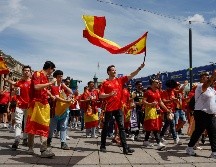 Afición española en Stuttgart, donde hoy La Roja enfrenta a Alemania. EFE/J. Guillén