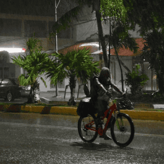 El centro del huracán "Beryl" ingresa a la península de Yucatán