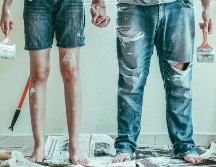 Aunque muchas personas no le ponen la suficiente atención a la facha -o exterior de su casa-, lo cierto es que es el aspecto que todas las visitas percibe, y qué mejor que se encuentre revestida con la pintura correcta. UNSPLASH/ Roselyn Tirado