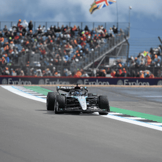 George Russell logra la pole en Gran Bretaña