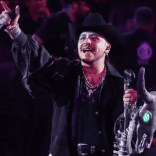Christian Nodal comparte exclusiva foto con Ángela Aguilar: 'Extrañándote con locura'