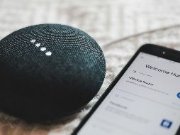 Activar el modo de bajo consumo en un Echo se puede hacer fácilmente desde la aplicación de Alexa en el smartphone conectado al dispositivo, seleccionando la opción correspondiente dentro de la configuración del dispositivo. UNSPLASH/BENCE BOROS