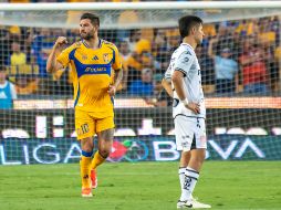 De penal, André-Pierre Gignac desniveló el encuentro. EFE/M. Sierra