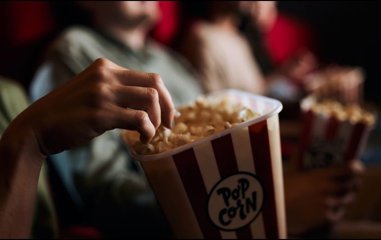 Ir al cine solo no solamente es una experiencia perfectamente válida, sino también una oportunidad para el crecimiento personal y la autoexploración. GETTY IMAGES ISTOCK