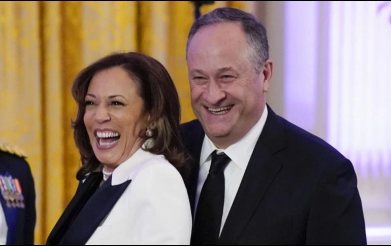 Emhoff previamente dio positivo al virus en marzo del 2022, y Harris dio positivo el mes siguiente. AP