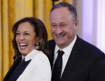 Emhoff previamente dio positivo al virus en marzo del 2022, y Harris dio positivo el mes siguiente. AP