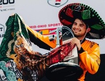 En Mid-Ohio, Pato O'Ward se colocó el sombrero de mariachi y celebró con entusiasmo junto a su equipo al cruzar la meta. X/ @PatricioOWard.