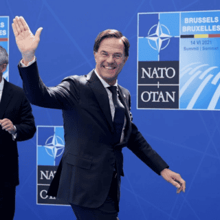 ¿Qué es la alianza militar de la OTAN y cómo ayuda a Ucrania?