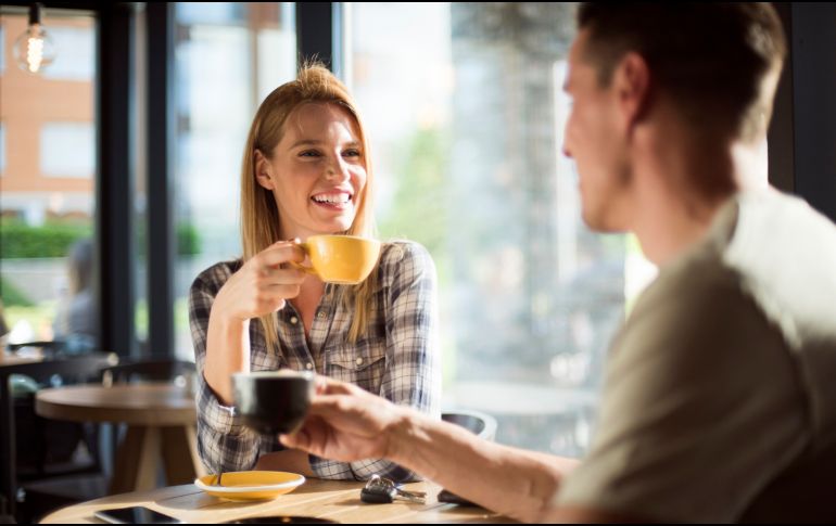 Temas para evitar silencios incómodos en una primera cita. GETTY IMAGES ISTOCK