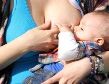 La leche materna es el primer alimento del bebé, el más importante y la mejor herencia que se les pueda dar. NTX / ARCHIVO