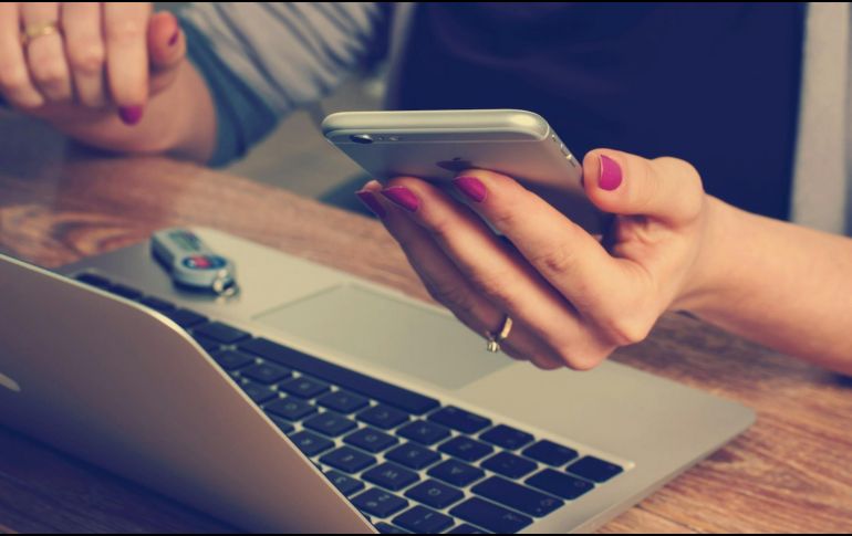 La fuerte correlación entre dichos pagos y medidas más amplias de proliferación de la tecnología de la información. UNSPLASH/ Firmbee.com