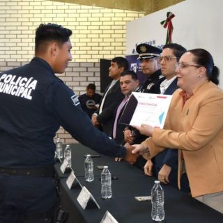 Policías reciben constancias por capacitación en Derechos Humanos y desaparición de personas