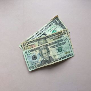 Peso mexicano cierra este lunes con ligera ganancia