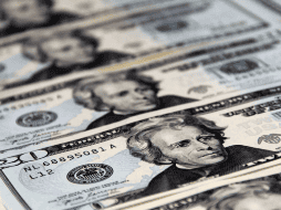 El peso mexicano cotiza en los mercados internacionales alrededor de los 17.98 pesos por dólar