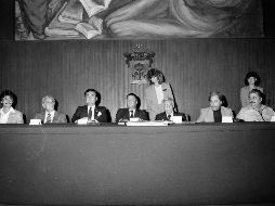 El Rector de la Universidad de Guadalajara, Lic. Enrique Alfaro Anguiano (centro), flanqueado por el secretario general, Lic. José Manuel Correa Ceseña, y por el decano de la Universidad, Lic. Constancio Hernández Alvirde, en la ceremonia de 61 aniversario de la Universidad, en el Paraninfo Enrique Díaz de León. Publicada: 13 de Octubre de 1986. EL INFORMADOR/ ARCHIVO.