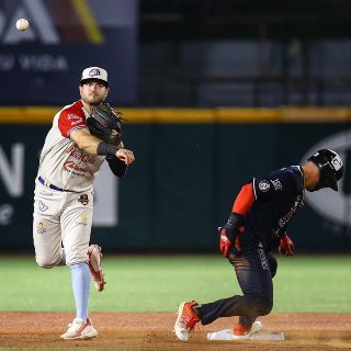 Charros, apaleados y mojados ante los Tecolotes