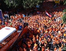 La numerosa porra neerlandesa y los grupos ultras de Inglaterra crearon una peligrosa combinación. EFE/C. Neundorf