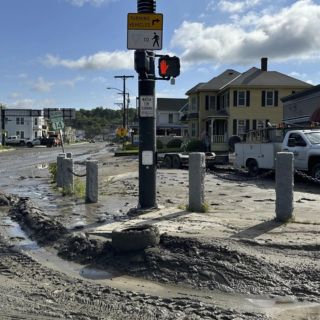 Remanentes de "Beryl" inundan Vermont en EU, a un año de catástrofe por lluvias