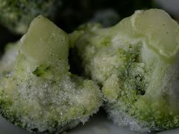 Las verduras congeladas pueden conservarse hasta 12 meses, siempre y cuando no las sometamos a procesos de descongelados y congelados nuevamente. ESPECIAL / Foto de Bozhin Karaivanov en Unsplash