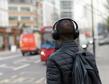 En los últimos años, las redes sociales se han convertido en la principal vía de los jóvenes para escuchar música. UNSPLASH / H. BE