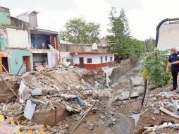 Autoridades evalúan la zona afectada por el desbordamiento del agua, en Zapopan. EL INFORMADOR/A. Navarro