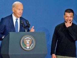 Momento en el que Biden confundió a Zelenski  con Putin, detonando risas entre el mandatario de Ucrania y los presentes. EFE