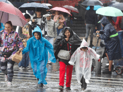 La onda tropical No. 8 se desplazará sobre el Pacífico central mexicano, propiciando lluvias fuertes a muy fuertes en el occidente de México. SUN / Y. M. Osnaya