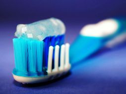 Evita realizar estas acciones para mantener tu salud dental. ESPECIAL / Pexels George Becker