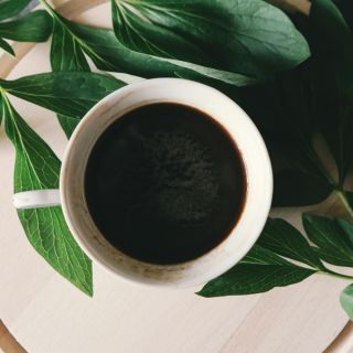 Esto le pasa al cuerpo cuando tomas café antes de desayunar