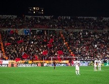 Los incidentes ocurrieron tanto dentro como fuera del Estadio de Xolos, con enfrentamientos entre aficionados de ambos equipos, resultando en varios heridos y daños materiales. IMAGO7