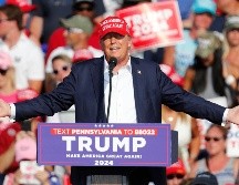En un anterior mensaje en su red social, Trump explicó que la bala que disparo el tirador atravesó la parte superior de su oreja derecha. EFE / D. Maxwell