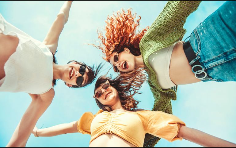 Las amistades pueden ser un apoyo crucial en momentos difíciles. GETTY IMAGES ISTOCK