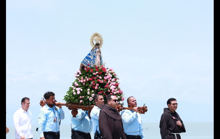 Para pedir por un buen temporal de lluvias la Virgen de Zapopan arribó este domingo al municipio de Chapala. CORTESÍA