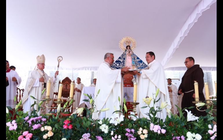 Para pedir por un buen temporal de lluvias la Virgen de Zapopan arribó este domingo al municipio de Chapala. CORTESÍA