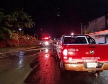 Debido a la inundación presentada en un paso a desnivel dos personas quedaron atrapadas en el interior de un vehículo, sin embargo, ya fueron rescatadas. CORTESÍA/ Protección Civil